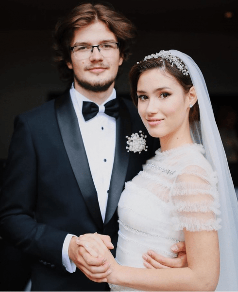 Юная дочь Немцова вышла замуж за армянина. Что это за парень и как он выглядит?