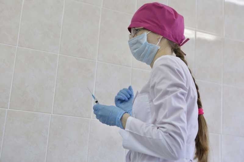 Креков: вакцинация жителей Свердловской области от коронавируса начнется в октябре