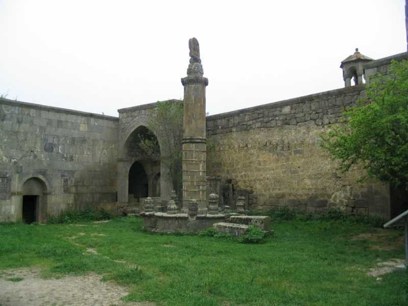 Монастырь Татев-одно из чудес Армении