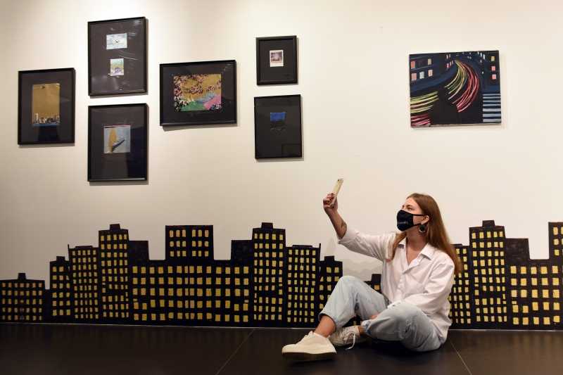 "Не кончится лето": В Петербурге открылась выставка работ Виктора Цоя