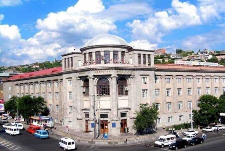 Образование в Армении. 7 учебных заведений для иностранных студентов