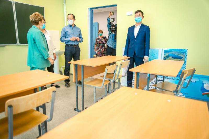 «Острейшая проблема Якутска — переполненность школ». Айсен Николаев проверил новые и строящиеся детские сады и школы