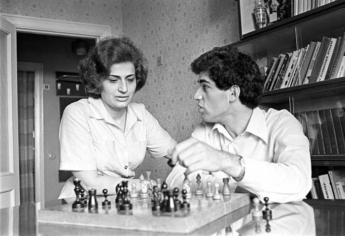 Строгая Клара Шагеновна. Кто она: армянская мама шахматного гения Гарри Каспарова?