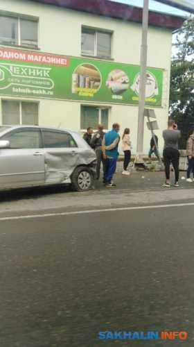 Три автомобиля столкнулись утром в Корсакове