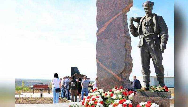 В Мирнинском районе почтили память погибших на подземном руднике «Мир»