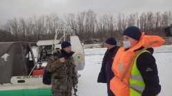 Спасатели напоминают об опасностях зимней рыбалки в период повышения температур наружного воздуха