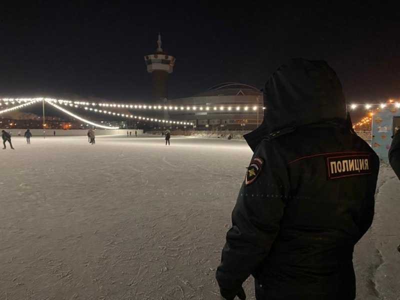 Во время ночного рейда полицейские Якутска проверили более 50 несовершеннолетних