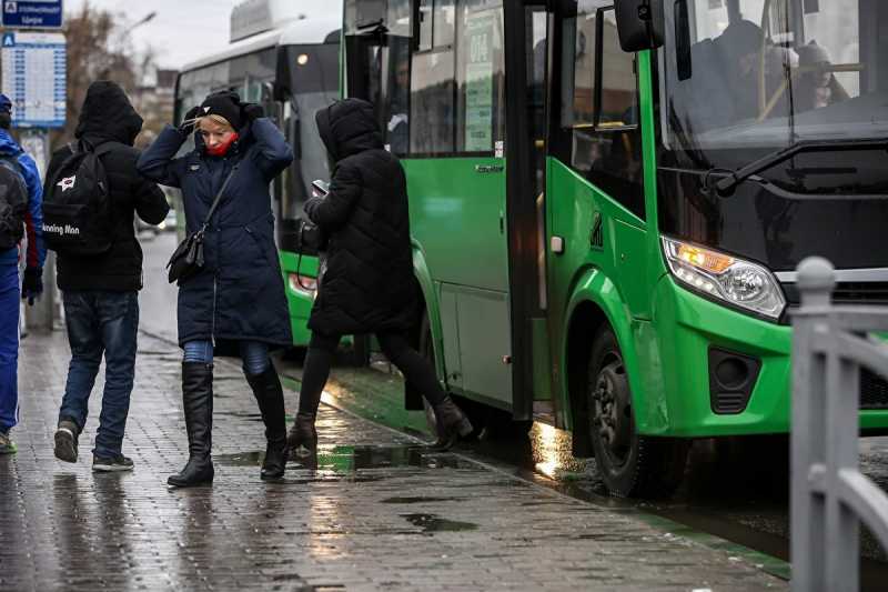 Екатеринбуржцы жалуются на нехватку автобусов: водители-мусульмане не вышли на маршруты