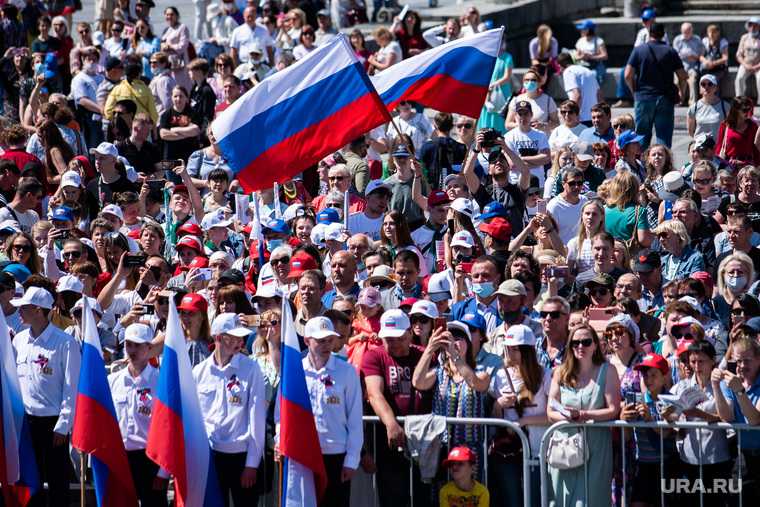 Как страна встретила День России