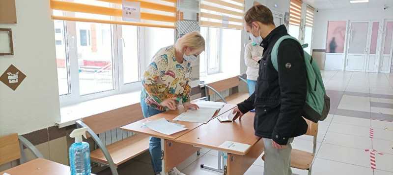 Явка на выборах в ХМАО составляет почти 12,8%