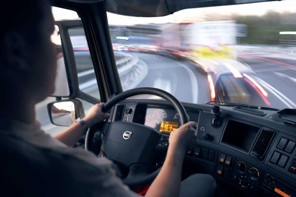 Курсы для улучшения навыков управления грузовыми машинами