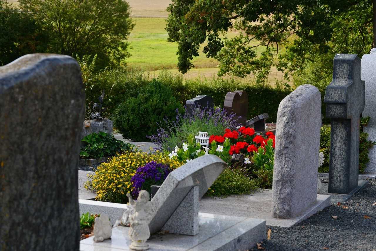 Кладбище 2 могилы