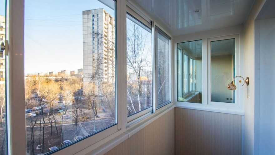 Остекление балконов: какие окна использовать?