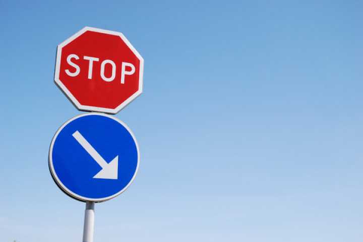 Производство дорожных указателей и знаков для регулирования дорожного движения